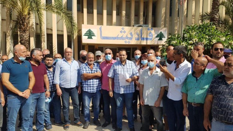 اعتصام لعمال وموظفي شركة كهرباء قاديشا احتجاجا على الاوضاع
