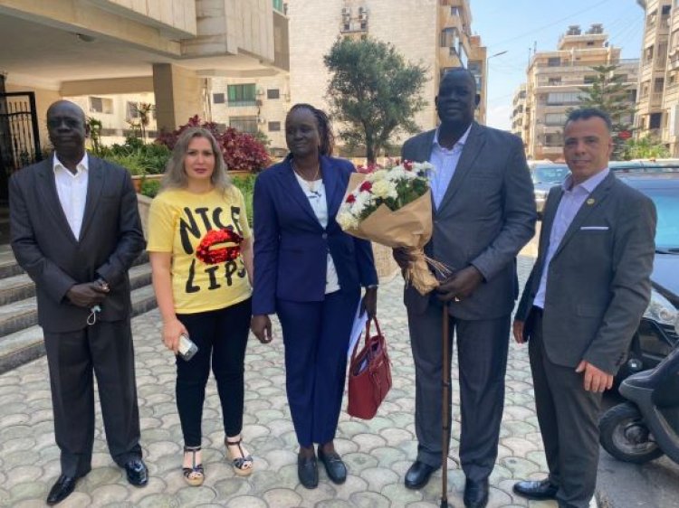 نائب وزير خارجية جنوب السودان وصل إلى بيروت واطلع على أضرار المرفأ وزار ضريح الحريري