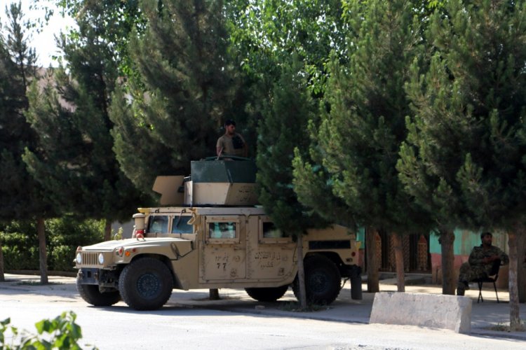 جنود أفغان يروون كيف نقلوا رفاقهم الجرحى إلى طاجيسكتان بعد هرب قادتهم