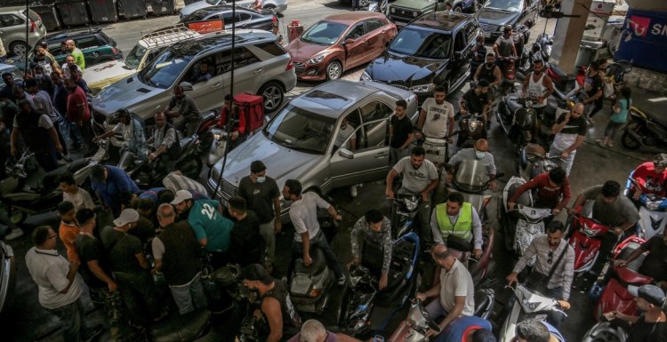البراكس: طوابير السيارات ستبقى أمام محطات المحروقات!