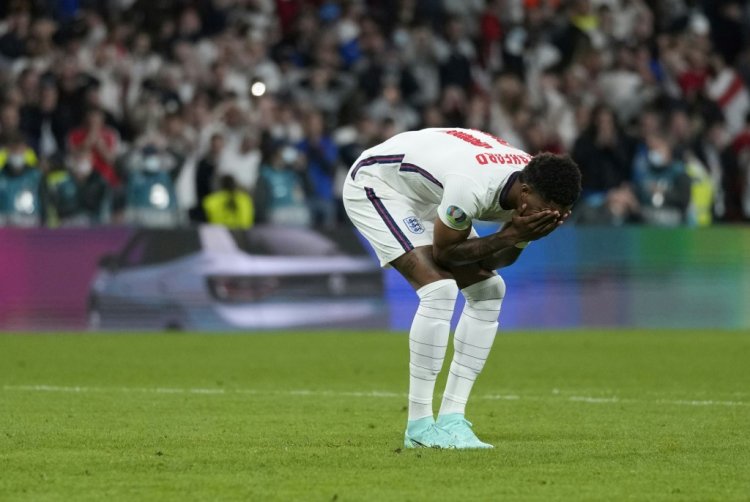 كأس أوروبا: جونسون في موقف حرج بسبب العنصرية وراشفورد "لن أعتذر عن هويتي"