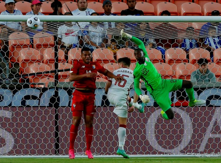 الكأس الذهبية: قطر تستهل مشوارها بالتعادل مع بنما 3-3