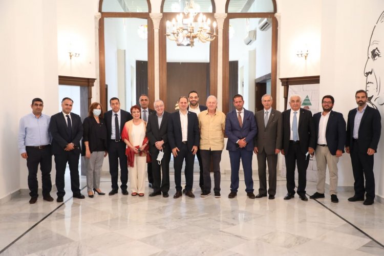 الجميل عرض التطورات مع وفد لقاء سيدة الجبل وتشديد على ضرورة سقوط الحصانات عن جميع المستدعين للتحقيق