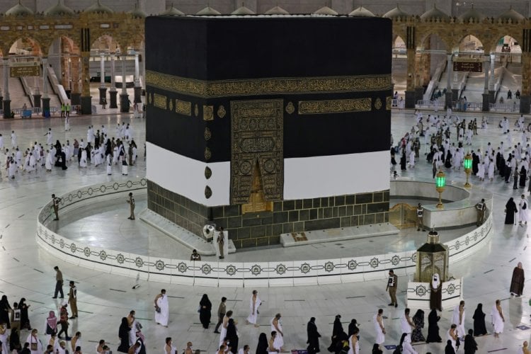 السعودية تعلن وصول 358 ألف حاج إلى المدينة المنورة