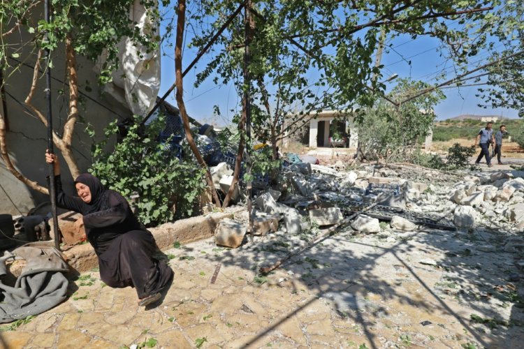 مقتل سبعة مدنيين في قصف مدفعي لقوات النظام السوري في إدلب
