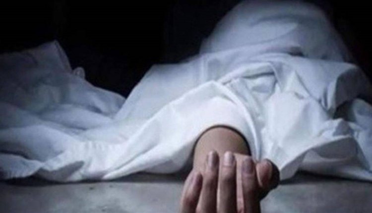 إنتحر في باحة حديقة صور