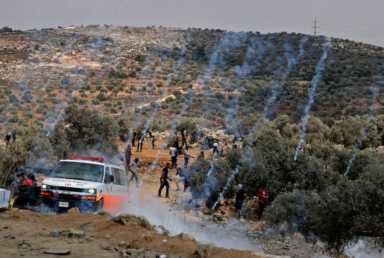 إصابة نحو 150 فلسطينيا في صدامات مع  جيش الاحتلال الإسرائيلي في الضفة الغربية