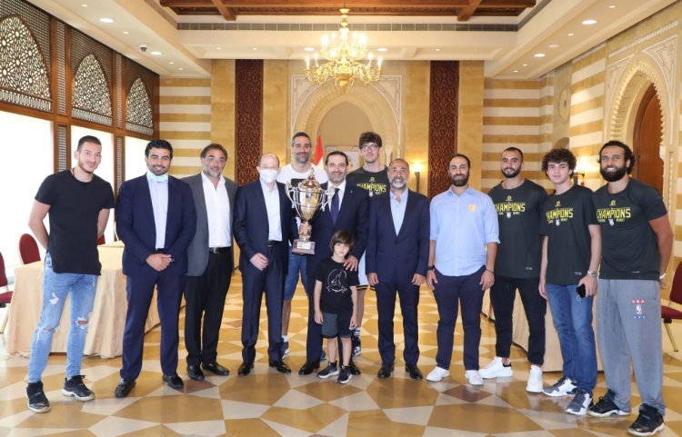 الحريري التقى وفدا من النادي الرياضي مثنيا على جهوده للحفاظ على صدارته
