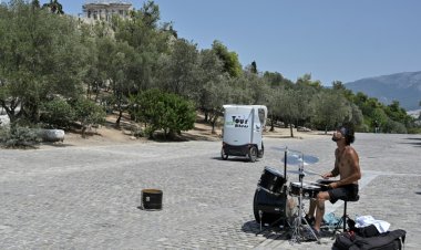 ميتسوتاكيس: اليونان تواجه أسوأ موجة حر منذ أكثر من 30 عامًا