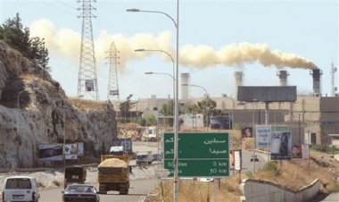 وقفة احتجاجية لمياومي كهرباء لبنان في معمل الجية .. وهذا ما طالبوا به