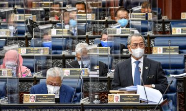 استقالة رئيس الوزراء الماليزي تنذر بحقبة جديدة من الاضطرابات