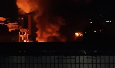 بالفيديو والصور: حريق في مؤسسة كهرباء قصقص... وفوج اطفاء بيروت عمل على اهماده