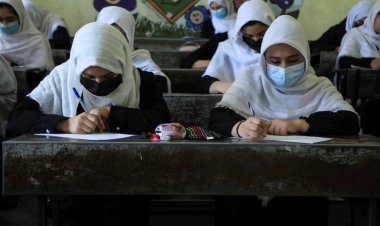 فتيات يعدن الى المدرسة في هرات في ظل حكم طالبان