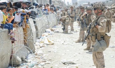 أفغان عالقون في قاعدة أميركية في قطر يترقبون المغادرة لبدء حياة جديدة