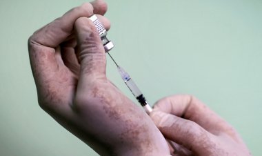 مكافأة مالية لمتلقي اللقاح في غزة وإجازة بدون راتب لغير المطعمين في رام الله