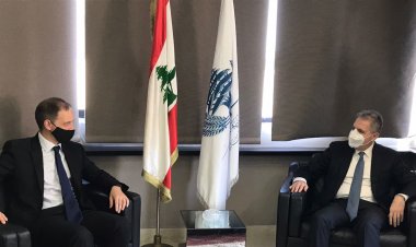 وزني استقبل السفير البريطاني وبحثا في مواضيع مالية اقتصادية وأطر تنفيذ البطاقة التمويلية