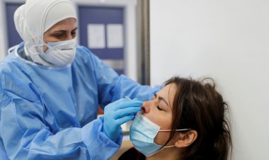 مستشفى الهمشري تجري فحوصات (PCR) في مخيّم الرشيدية إثر ارتفاع عدد الإصابات