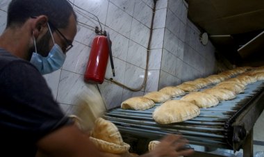 وزارة الاقتصاد تُخفّض سعر ربطة الخبز وترفع وزنها