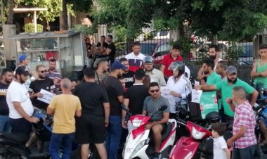 وقفة احتجاجية لأصحاب وسائقي الدراجات النارية في صيدا للمطالبة برفع قرار منع سيرها