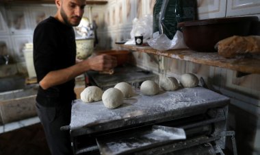 الأفران تتقشف في دوام العمل بانتظار المازوت... هل انتهى زمن "أعطِ خبزك للخبّاز"؟