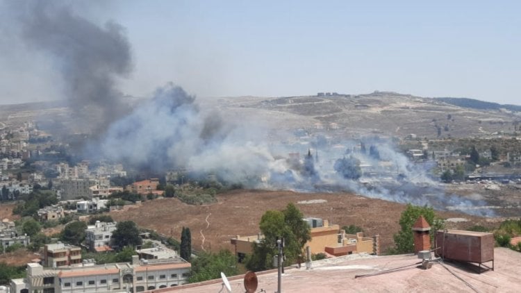 اطفاء حريق في المدينة الصناعية في كفررمان تسبب باحتراق شاحنتي نقل خارجي