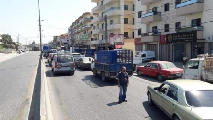 بالصور: طرقات لبنان تتحوّل إلى موقف سيارات