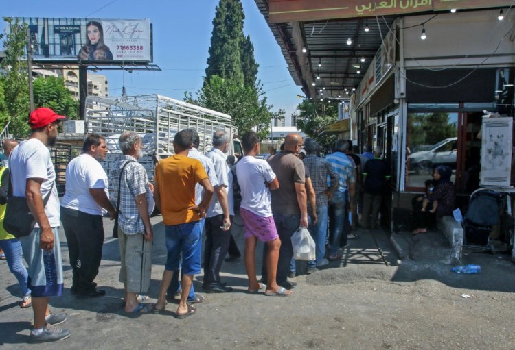 الخبز يدخل نادي السوق السوداء والربطة بـ 20 ألفاً