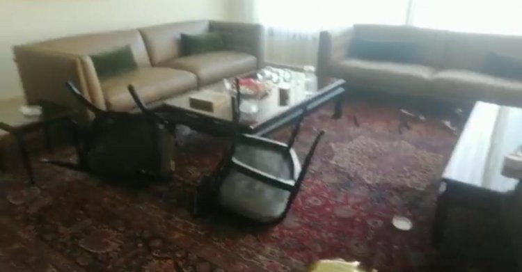 بالفيديو: محتجّون يقتحمون منزل نائب في عكار