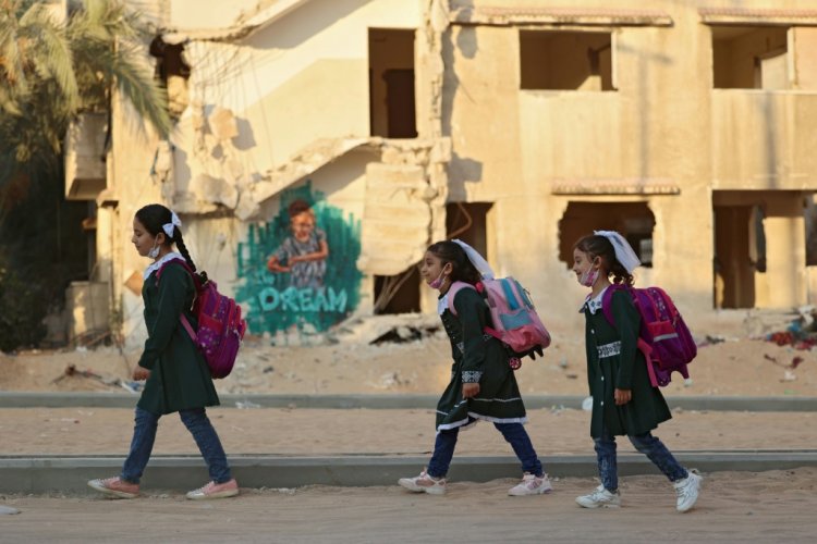 بدء العام الدراسي الجديد في الأراضي الفلسطينية وسط تدابير لمكافحة تفشي كورونا
