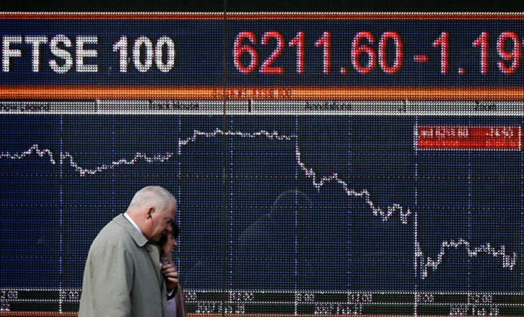 بورصة لندن تتراجع بانتظار استقالة جونسون