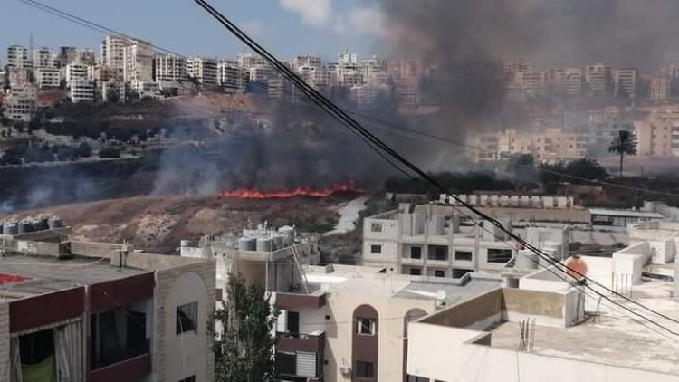 حريق كبير بين بلدتي حارة صيدا وعبرا وفرق الاطفاء تعمل على اخماده