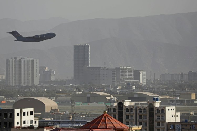 مصير مطار كابول في صلب محادثات دولية مكثفة