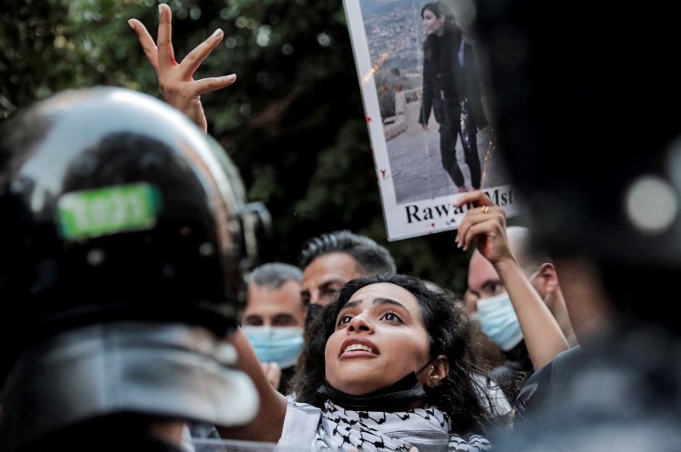 مسيرة احتجاجية أمام منزل بري... أهالي الشهداء: قام بانقلاب على التحقيق ليحمي نواب ووزاء النيترات