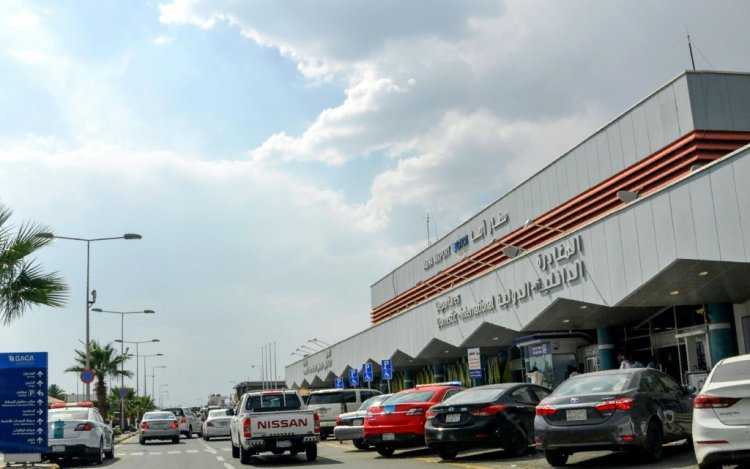هجوم بطائرة مسيرة ضد مطار أبها في جنوب السعودية يوقع 8 جرحى