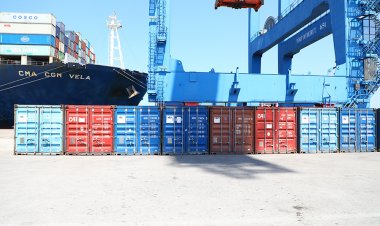 بالصور: تسلم مواد طبية وغذائية مقدّمة من مملكة إسبانيا للجيش اللبناني