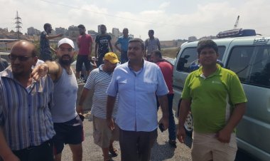 سائقو الميني باص قطعوا اوتوستراد طرابلس بيروت ...السيد: الاعتصام اليوم تحذيري ومزيد من التصعبد اذا لم تحل الأزمة
