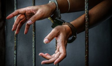 مطلوب بـ 15 ملاحقة بقبضة القوى الأمنية