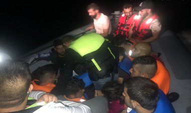 بالصور: إحباط عملية تهريب أشخاص عبر البحر