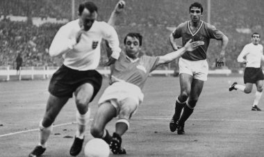 وفاة المهاجم الأسطوري الإنكليزي جيمي غريفز بطل العالم 1966