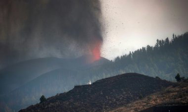 رصد تشققات جديدة في بركان كومبري فييخا المتفجّر في جزر الكناري