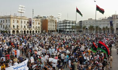 آلاف يتظاهرون في ليبيا تأييدًا للحكومة
