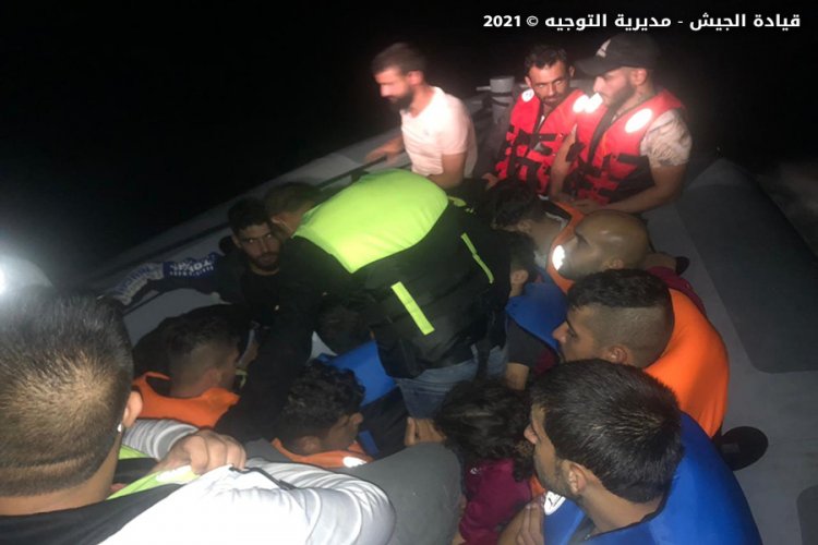 بالصور: إحباط عملية تهريب أشخاص عبر البحر