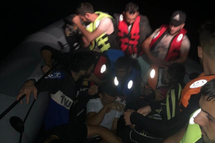 بالصور: إحباط عملية تهريب أشخاص عبر البحر
