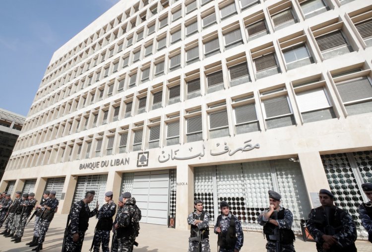 مصرف لبنان: حجم التداول على SAYRAFA بلغ اليوم 500 ألف دولار بمعدل 15500 ليرة