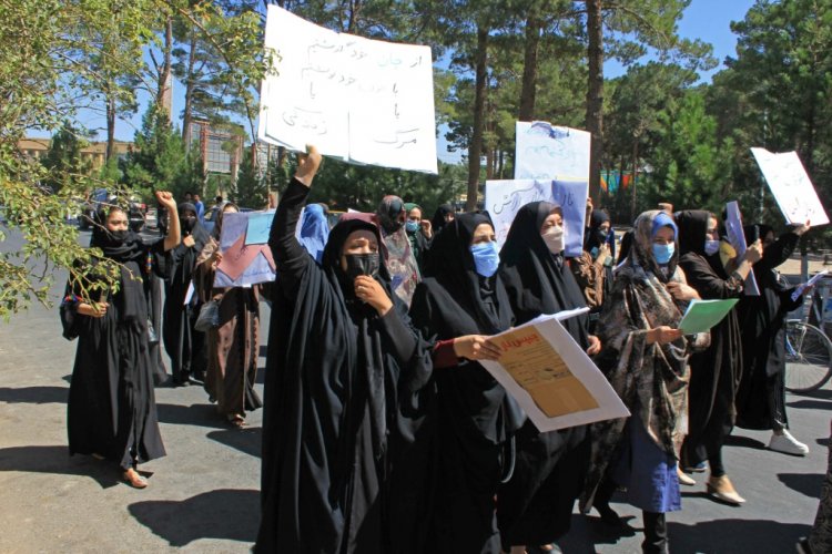 أفغانيات يتظاهرن في هرات للمطالبة بحقوقهن: لسنا خائفات
