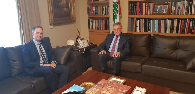 السنيورة يستقبل سفير بريطانيا