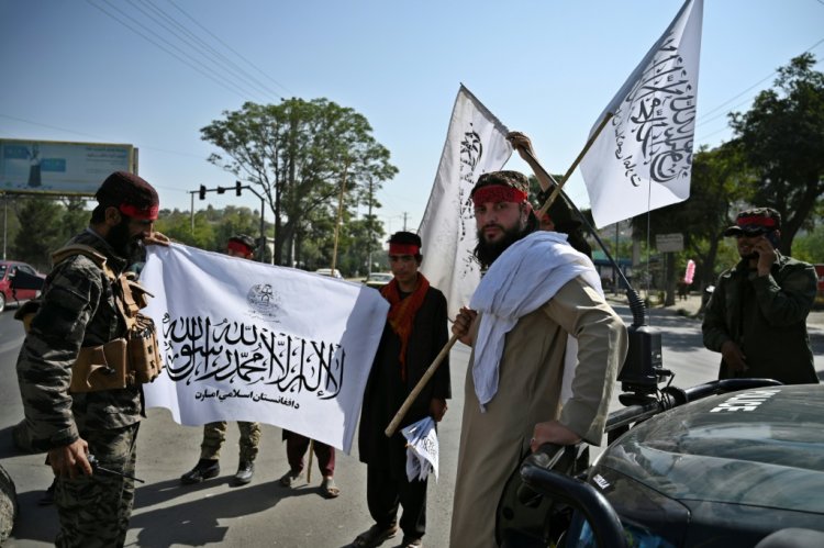 مئتا أجنبي سيغادرون كابول في أول رحلة إجلاء منذ استكمال الانسحاب الأميركي