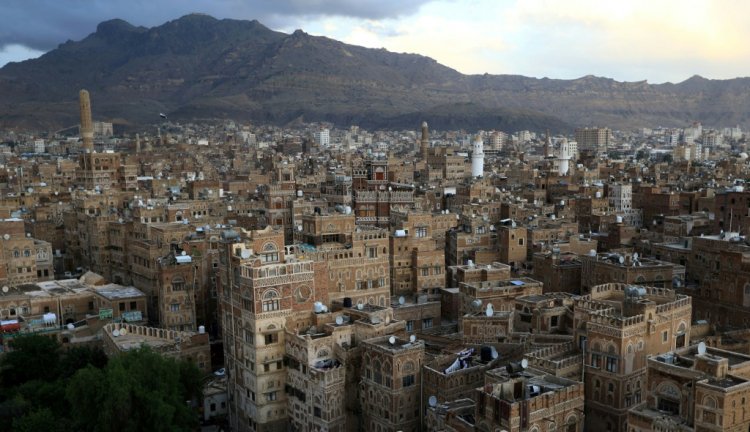 التحالف: على الحوثيين البدء بإخراج الأسلحة من الأعيان المدنية والمحمية بموجب القانون الدولي