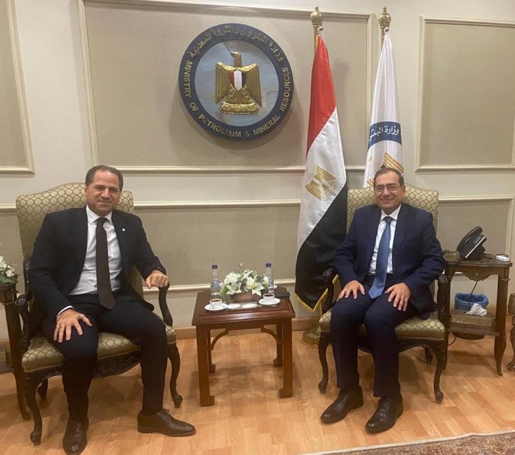 الجميل التقى وزير البترول والثروة المعدنية المصرية