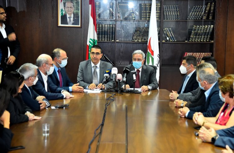 حجار تسلم مهام وزارة الشؤون: سنعمل لتنفيذ مشروع البطاقة التمويلية... المشرفية: بذلت أقصى جهدي لوضع أسس شبكة أمان اجتماعي